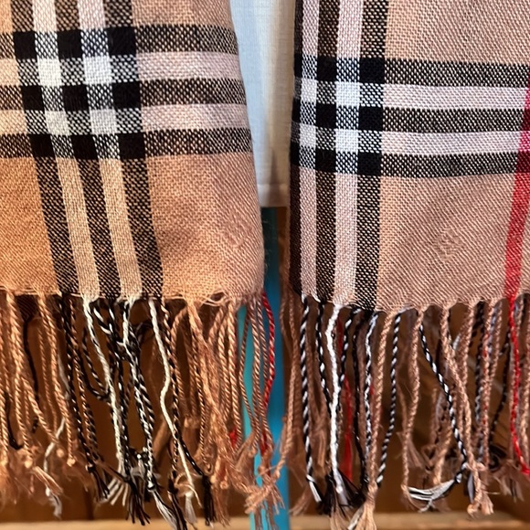 Popular colors scarf Not Burberry - Picture 2 of 6